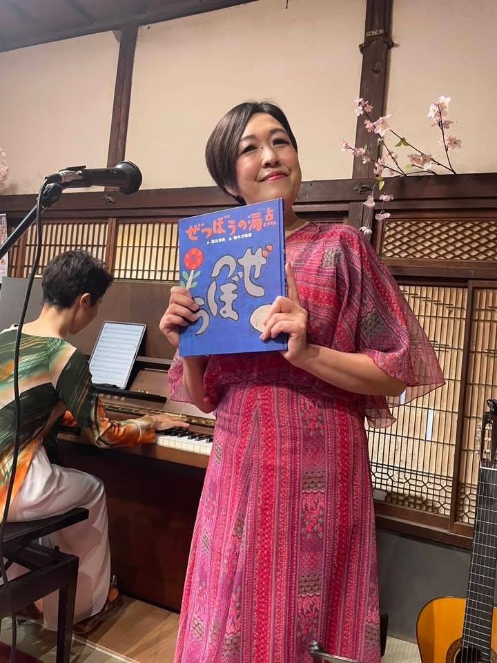 Cafe Crockの柿落とし 朗読会の様子